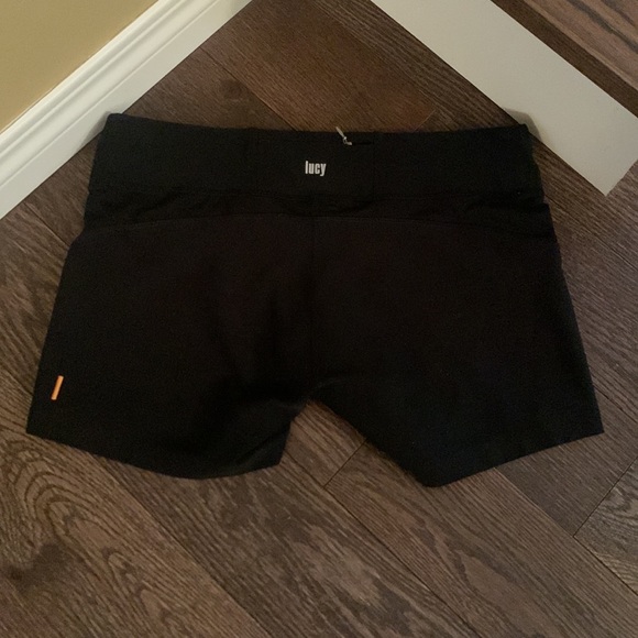 Lucy tech workout shorts size small - Picture 2 of 3